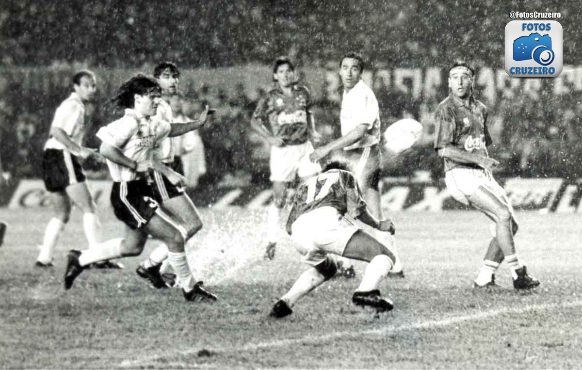 CruzeiroFotos's tweet photo. #SuperCopa92 1ª partida da Final.
@Cruzeiro 4x0 @RacingClub. https://t.co/ghFDuHKs6D