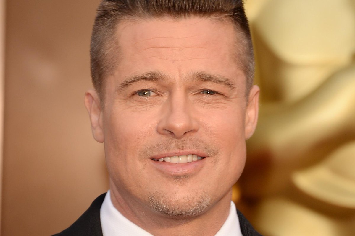 Brad Pitt elnagyapósodott!#life #sztárok #Brad #Pitt #színész #külső Cikk:h...