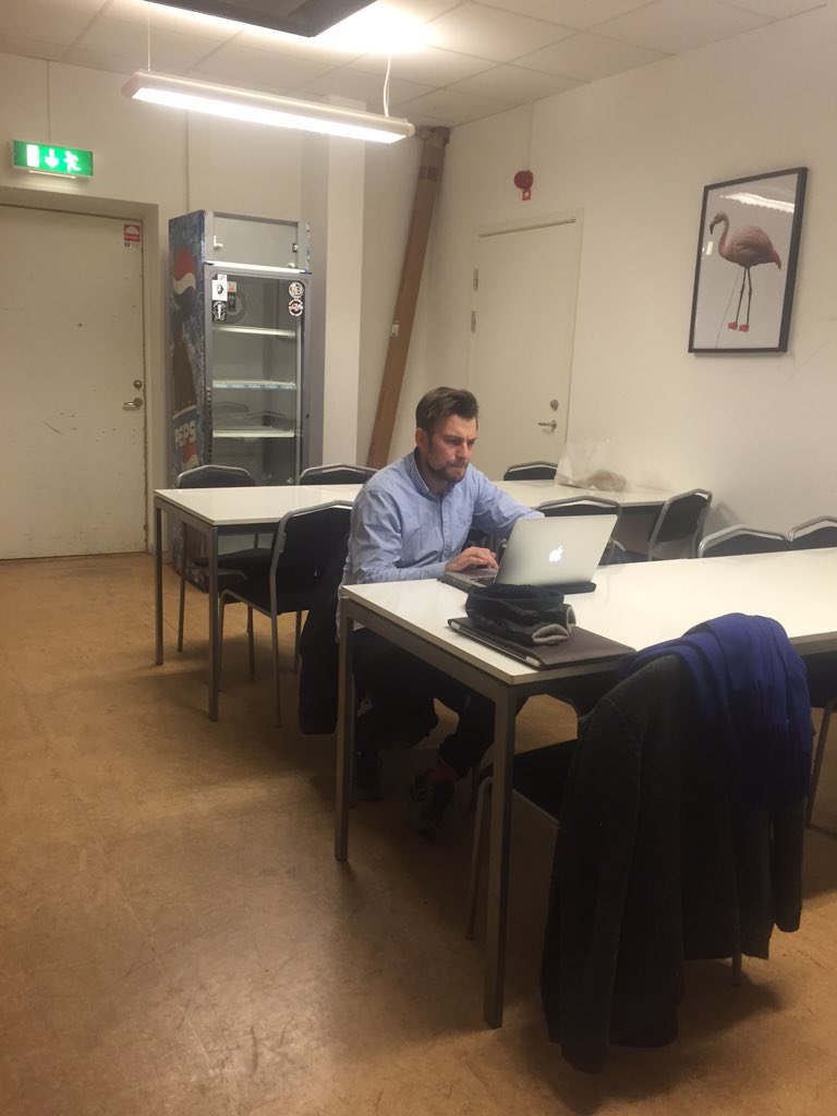 juiceverket's tweet photo. Besvikelsen när kylen i artistlogen är tom #föreläsning #entreprenörskap @fryshuset https://t.co/HlocePX7vr