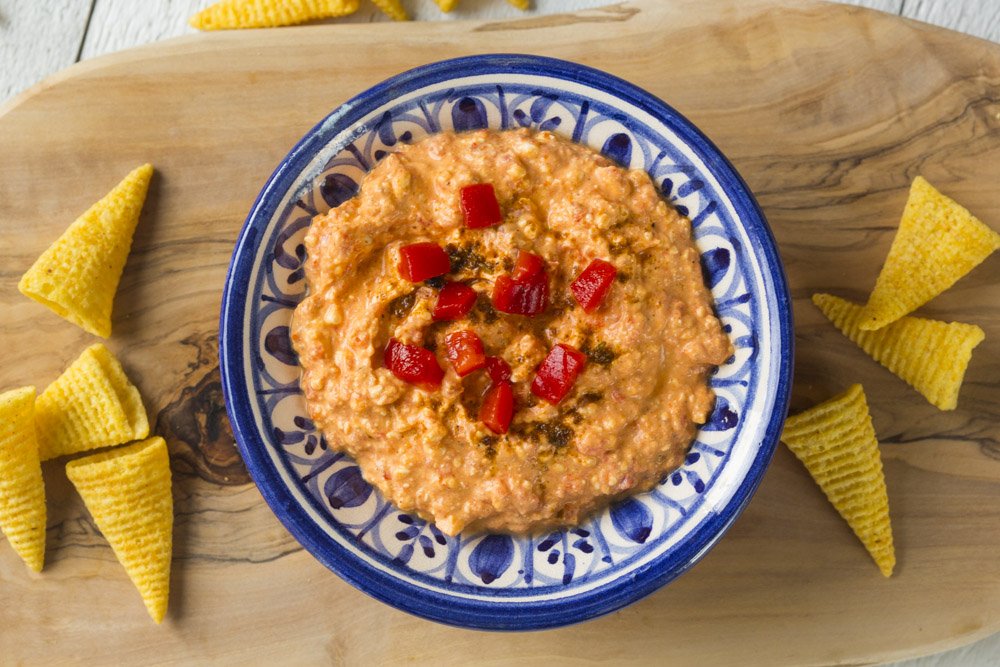 Houd jij ook wel van een chipje en dips? Wat dacht je van deze paprika-feta dip: buff.ly/1TeaRAN #spon