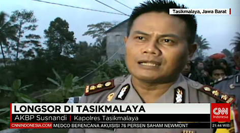 Tebing setinggi 30 meter longsor setelah hujan di Tasikmalaya. Satu warga dilaporkan tertimbun.