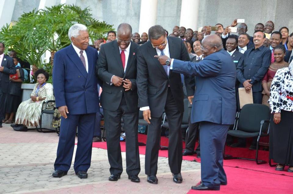 3 ANCIENS #PRESIDENTS DE LA #TANZANIE DEPUIS 1985 FELICITANT LE NOUVEAU PRESIDENT ELU: Un bon geste à suivre Afrique