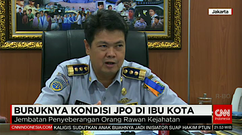 Banyak jembatan penyeberangan di Jakarta kondisinya buruk, gelap, dan rawan jadi tempat kejahatan.