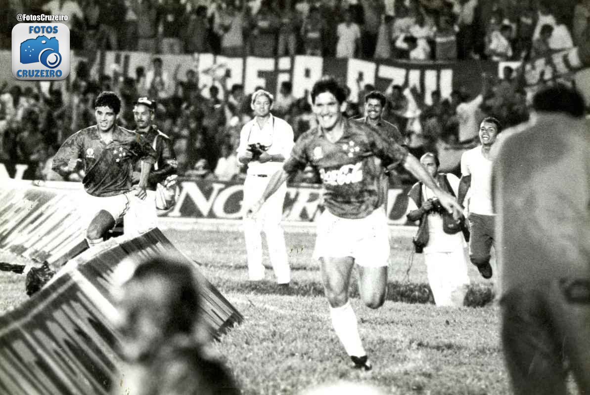 CruzeiroFotos's tweet photo. #SuperCopa92 Roberto Gaúcho, craque das decisões, fez 2 gols e deu uma assistência nos 4x0 sobre o Racing na final. https://t.co/2Ow7VOFvnA
