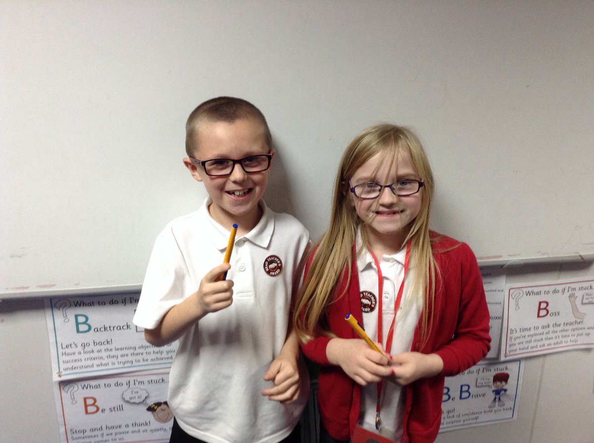 Lakeside_Sch's tweet image. Two new pen licences today in Year 3! A record breaking number of Year 3s this year with pens! #neatwork