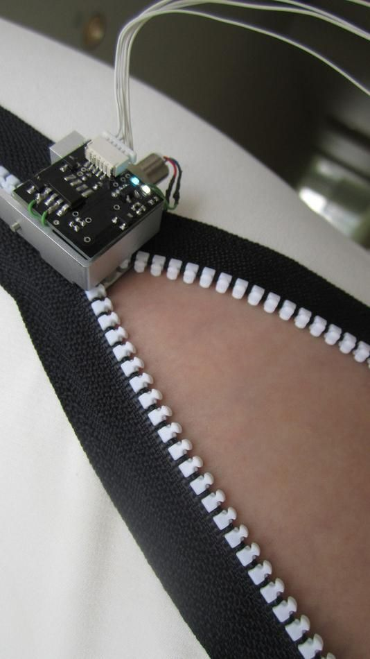 ellensundh's tweet photo. What can the Zipperbot do for people without hands and arms? Combining it with voice recognition? #tech4disability https://t.co/nkOf1wCivl