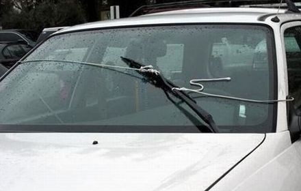 OldTimeGarage's tweet photo. PROTIP: If you find yourself with any snow covering your wipers, DO NOT RUN THEM before you've brushed them off! https://t.co/q2GWKn5d8N