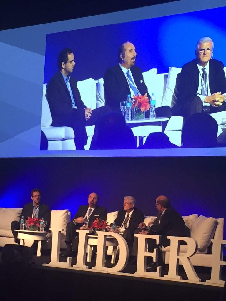 Panel de Educación en #lideres2015 de El Cronista escuchando a Gabriel Aramouni <a href="/UdeSA/">Universidad de San Andrés</a>