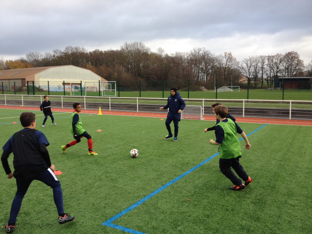 ETGevents's tweet photo. Début de la 2e session des #MercredisDuFoot avec @giannibruno9 @Zakabarouai à #Prevessin-Moëns #ETGFC https://t.co/JJscDbmAFY
