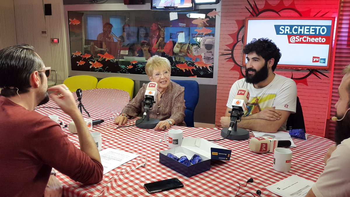 vodafoneyu's tweet photo. Ella es la abuela cibernética Charo, la #mayordigital de @FVESP. Nos cuenta cómo empezó en las redes sociales #Yuser https://t.co/exlPoiEuSE