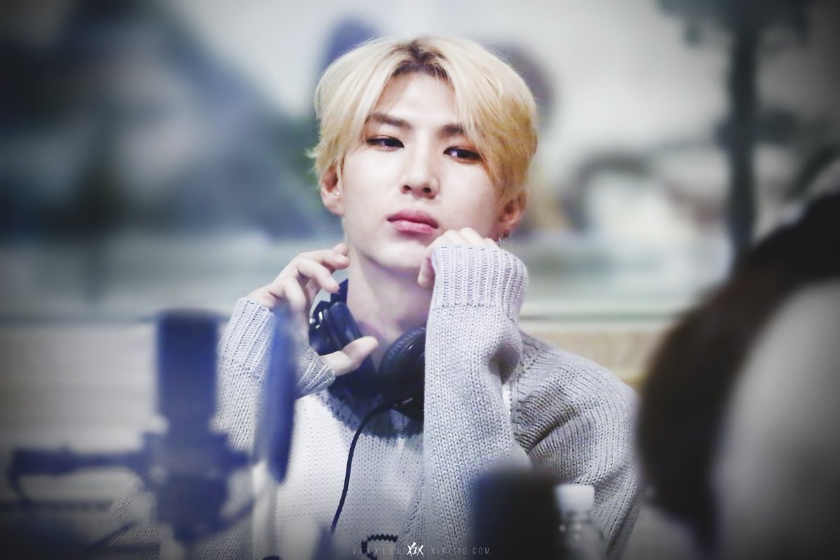151125 올드스쿨 오픈스튜디오 #VIXX #LEO #택운 <a href="/JUNGTW_LEO/">VIXX_LEO 정택운</a> 택운이가 너무 잘생겨서 노이즈와 한 번 싸워보았습니다... goo.gl/niCWBk