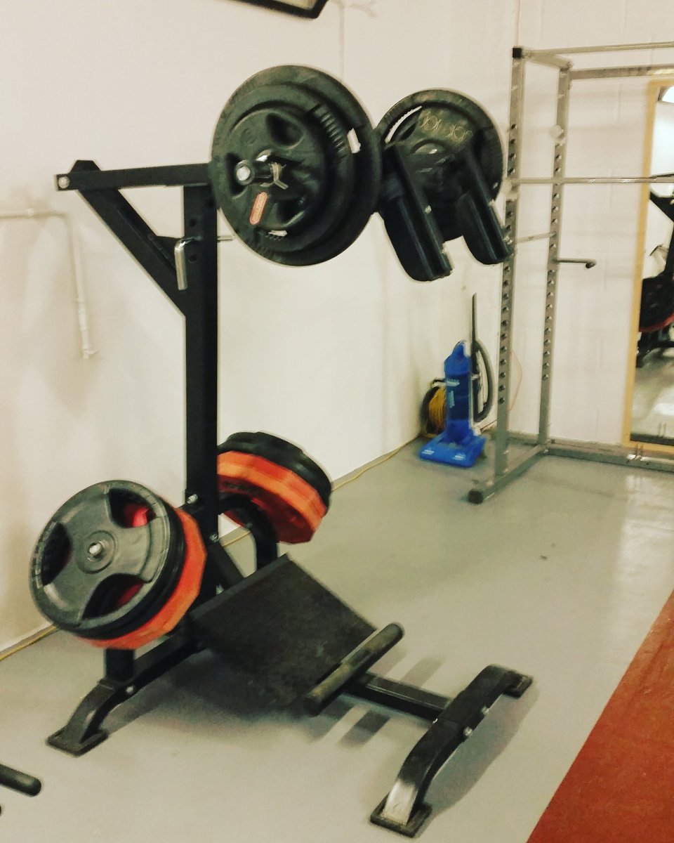 SkarletReign's tweet photo. Torture device of the day... lol
#repraw #workout #sweat #Gymfreaks #gymslut #WorkoutWednesday https://t.co/jmhpvY7MnM