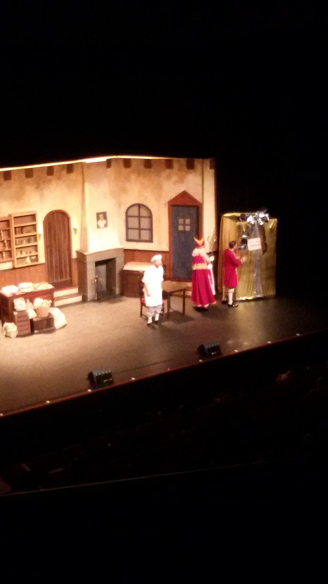 De voorstelling in begonnen! Wat is het leuk #kareldekok