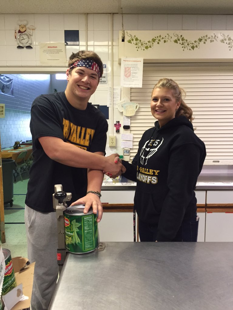 TVModelStudents's tweet photo. Tvhs model students @HPolk13 and Allison Lambert donate their time at the Salvation Army https://t.co/YwoOXv9R3S