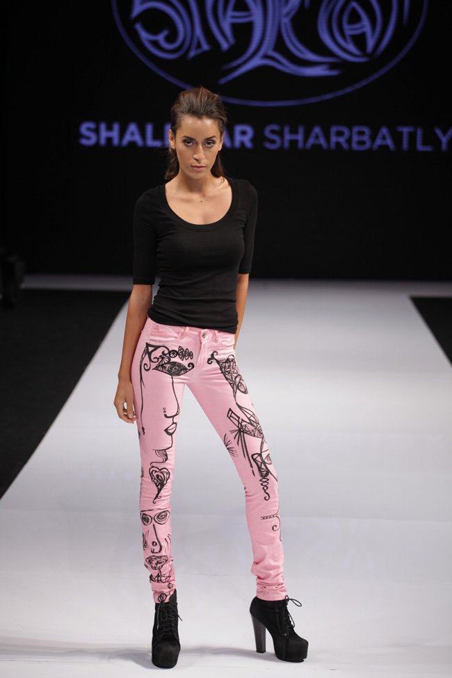 artistshalemar's tweet photo. #صور
#أزياء #شاليمار_شربتلي تتألق في أسبوع #الموضة في لوس أنجلوس / أكتوبر 2015 https://t.co/HuRf9L62uf