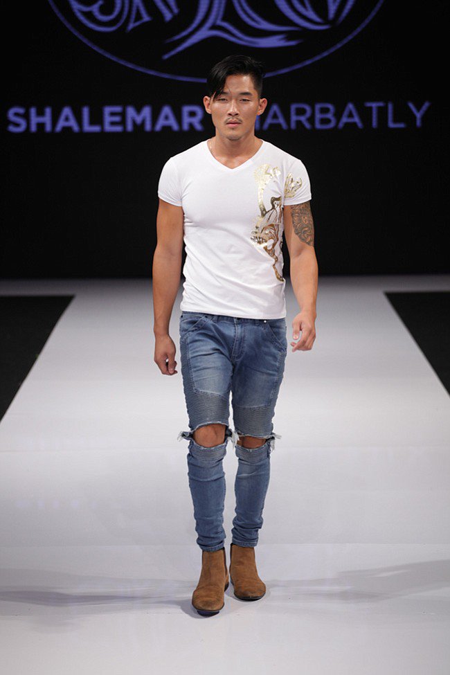 artistshalemar's tweet photo. #صور
#أزياء #شاليمار_شربتلي تتألق في أسبوع #الموضة في لوس أنجلوس / أكتوبر 2015 https://t.co/sY59SvrDfd