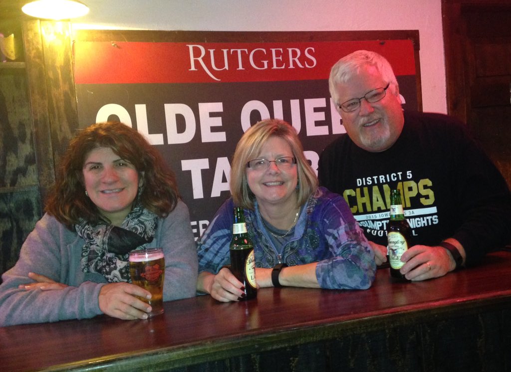 MLasichak's tweet photo. #oldequeens #goidfriends @jimbo2e great reminiscing from '86 Rutgers Grad! Fun, fun! Great bar! https://t.co/p827YCYnbq