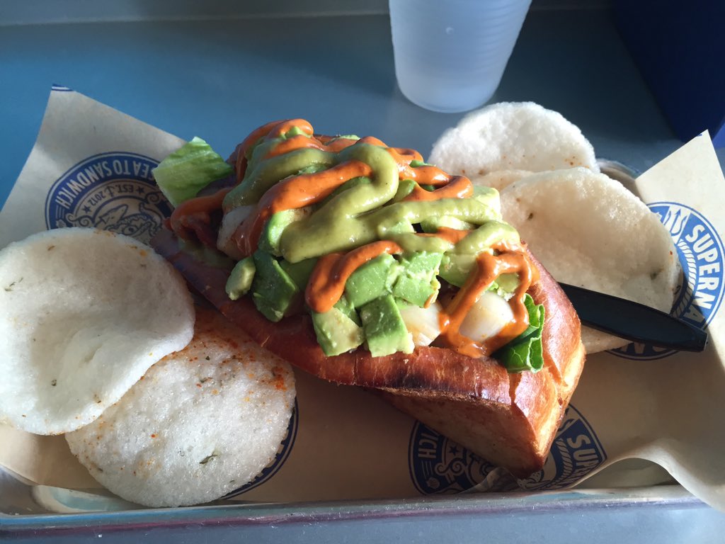 ben31338's tweet photo. Enjoying a pre-thanksgiving Neptune: scallops, bacon, avocado #sea2sandwich https://t.co/sUTc9uxqoq