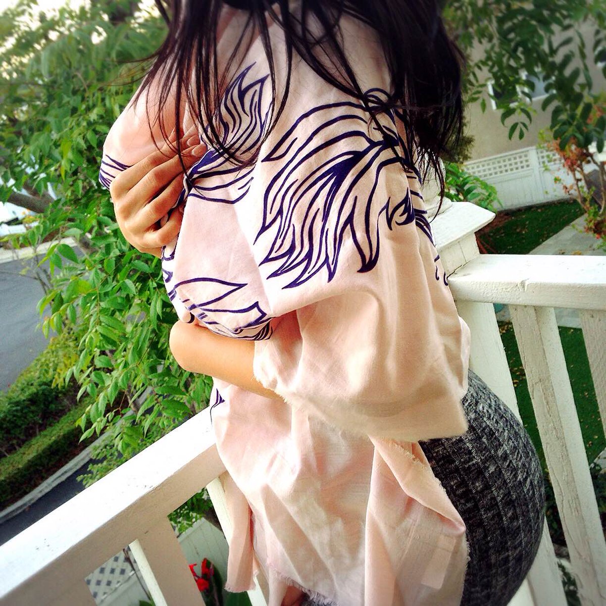 leighluca's tweet image. #WrappingUp the #shortweek &amp;amp; heading in2 the #holidayweekend #instyle! #leighluca #favescarf leighluca.com/pages/product/…