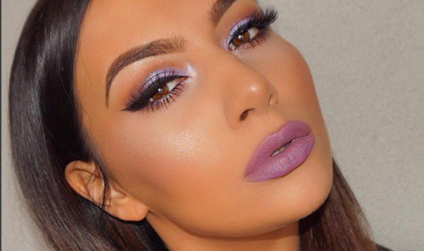 GlamourBR's tweet image. Parece MUITO, mas não é: conheça a maquiadora que é a cara da @KimKardashian! glo.bo/1PZtRCS