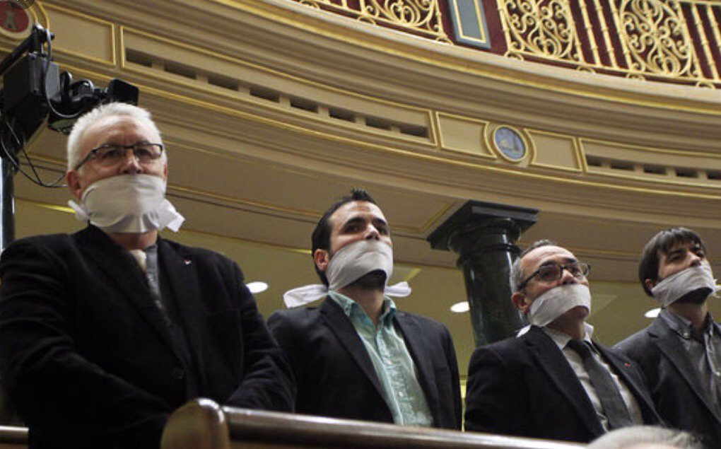 cayo_lara's tweet photo. A quienes más combatimos la ley mordaza nos aplican la mordaza en los debates. ¿No les da vergüenza?¿A quién sirven? https://t.co/vDs12J2MbD