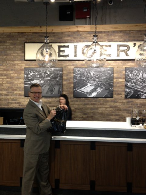 Kev_CLE's tweet image. Shopping Local in the CLE @PocketGail