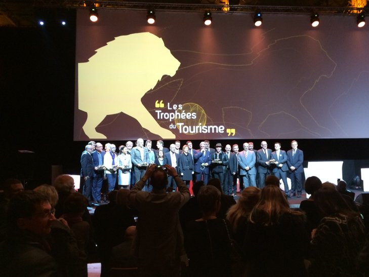 SavoieMontBlanc's tweet photo. Deux trophées d'excellence #savoiemontblanc ce soir #TTOL2015 : @Valthorens et Cnie du Mont-Blanc @Chamonix_France https://t.co/QpExYKZ8Es