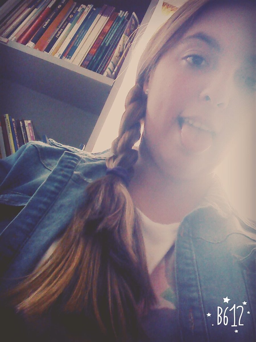 BeluuGarciia's tweet photo. Books #MiYOReal <3 https://t.co/AF9gkVn7YA