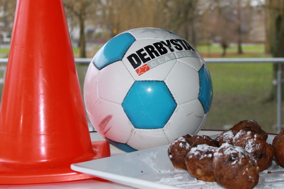 28 december "Club van 100 oliebollentoernooi HDS" kijk voor het inschrijfformulier: vv-hds-leersum.nl/nieuwslezer/it…