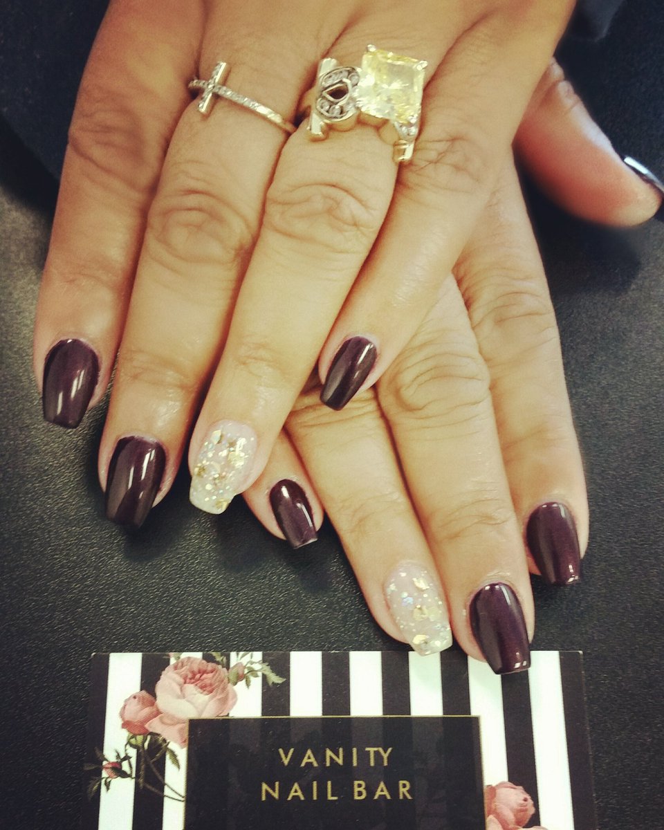 angies_nails's tweet photo. #maroon #wine #gold #glitter #accentnail #acrylics #gel #notd #nailpro #coffinnails #whodoesyournails #aznails https://t.co/pSv0INTOY4