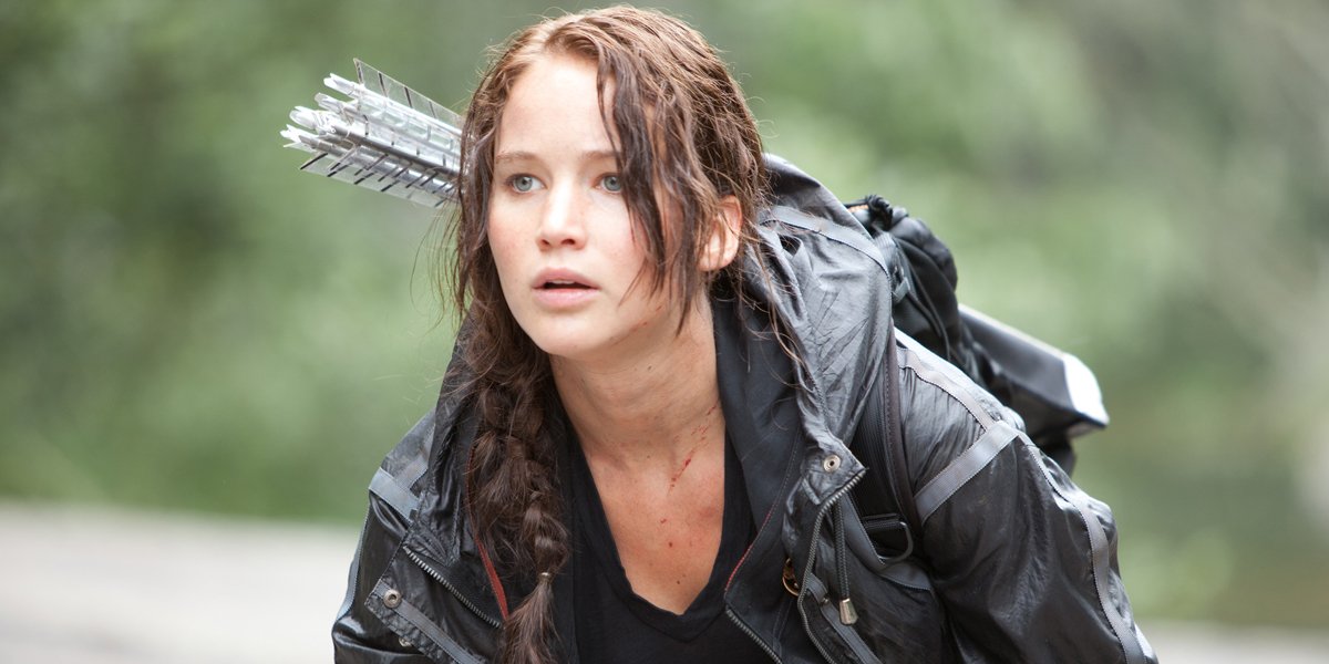 TheHungerGames's tweet photo. The girl from District 12 becomes Panem’s biggest hope. #MockingjayPart2 https://t.co/ETInHFrRtn