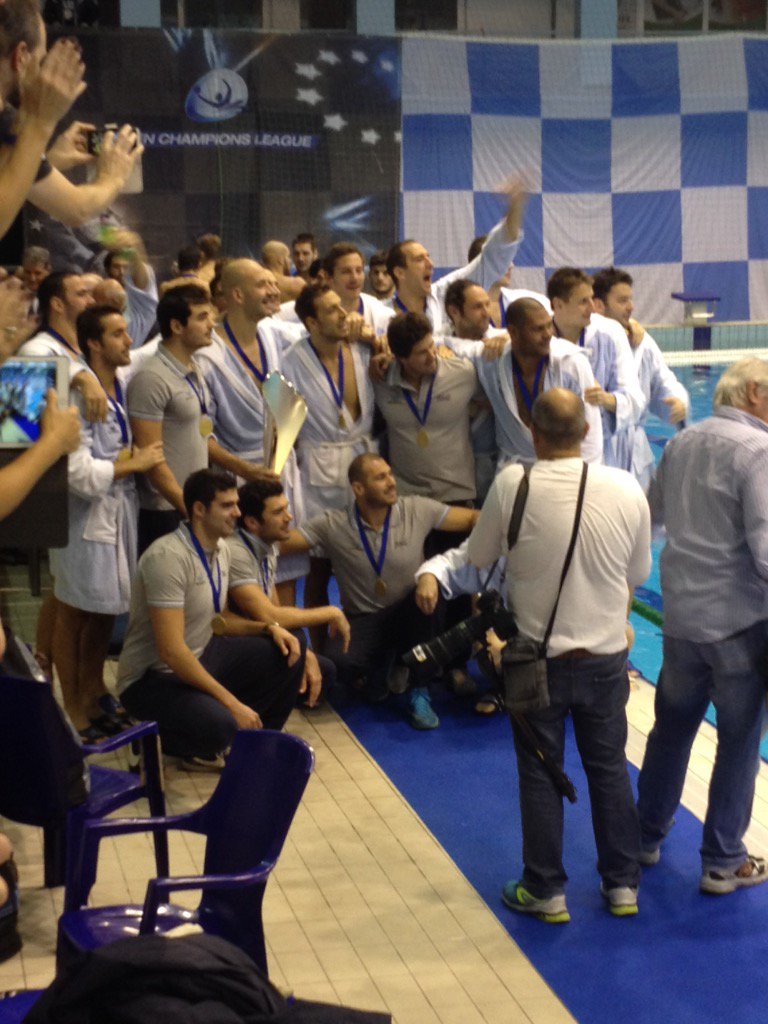 E intanto un trofeo ce lo portiamo a casa! Stellari🎉🎉🎉 @ProRecco1913 ❤️💪🏼💪🏼💪🏼 #SupercoppaEuropea #LEN #waterpolo 🔝👏🏼