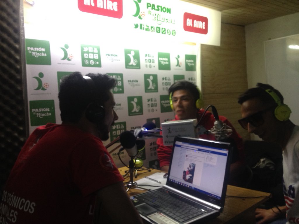 PasiondeHincha's tweet photo. AHORA - Escucha a #LaBrigadaA que se toma el programa de la @FundacionDPUS #LaFundaAlAire - https://t.co/JBLOGNjP1a https://t.co/nNG51tV2dP