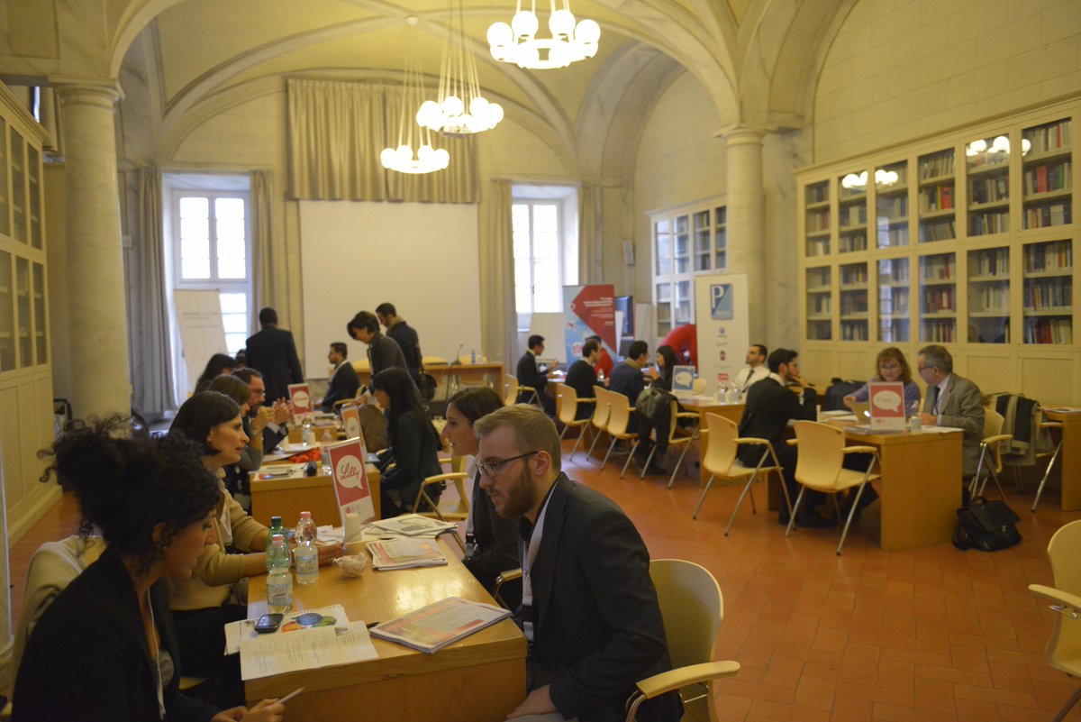 ScuolaSantAnna's tweet photo. Pronti per Sant'Anna #jobfair2015? Le aziende salutano i 250 candidati. Ecco l' #inboccalupo di @AcqueSpA #1920 https://t.co/nktIielt9t