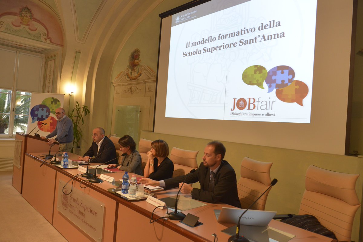 ScuolaSantAnna's tweet photo. Pronti per Sant'Anna #jobfair2015? Le aziende salutano i 250 candidati. Ecco l' #inboccalupo di @AcqueSpA #1920 https://t.co/nktIielt9t