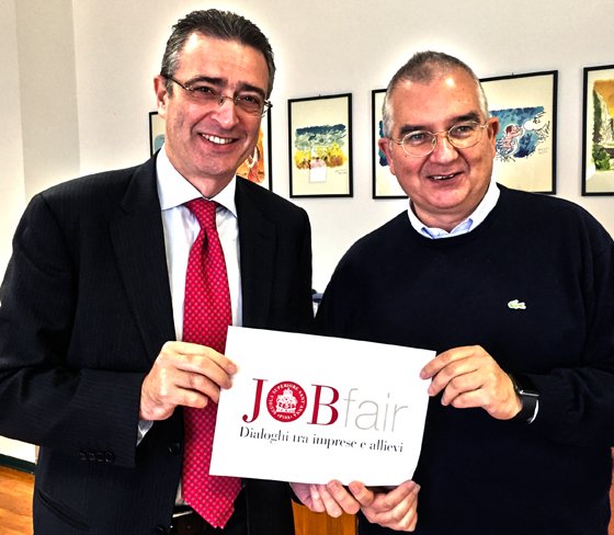 ScuolaSantAnna's tweet photo. Pronti per Sant'Anna #jobfair2015? Le aziende salutano i 250 candidati. Ecco l' #inboccalupo di @AcqueSpA #1920 https://t.co/nktIielt9t