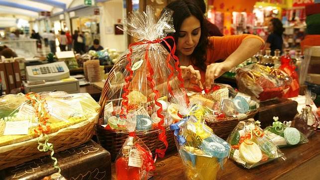 24clm's tweet photo. Comercio, hostelería y logística generarán 8.600 empleos en #CLM en la campaña de Navidad https://t.co/L9urq9EdGe https://t.co/iuM0quTpfk