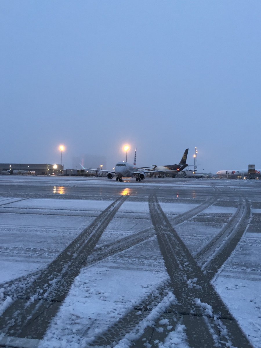 RNOAv8r's tweet photo. What does a cold, snowy morning look like @RenoAirport? #checkweather for your travels @NWSReno https://t.co/EtFCXVjFZ9