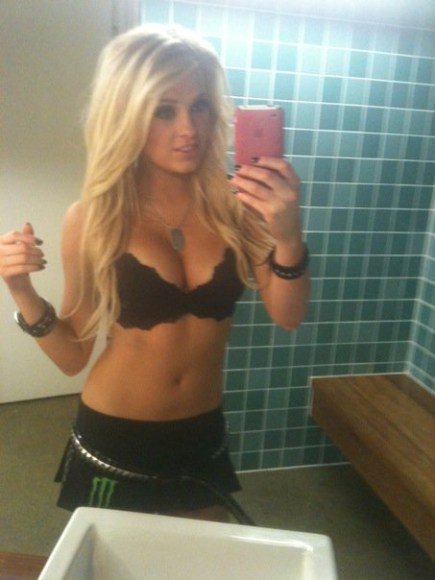 TonsOfSelfies's tweet photo. New post https://t.co/jqxYF7wmo8 #selfshot #selfpic #selfie #hot #sexy #babe #tonsofselfies https://t.co/urMAgztXsQ