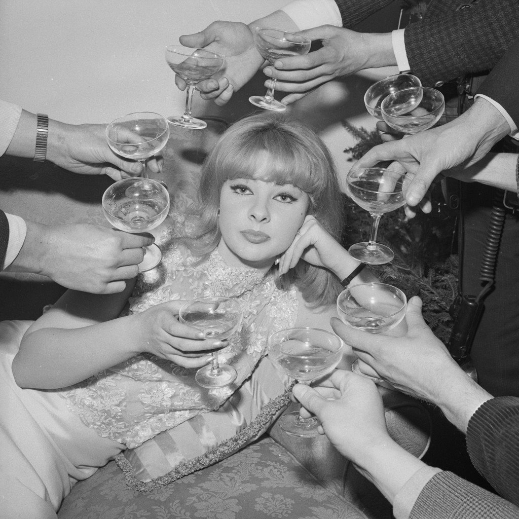 harpersbazaarus's tweet image. Booze Clues: How To Cure A Hangover bit.ly/1TeVg3M