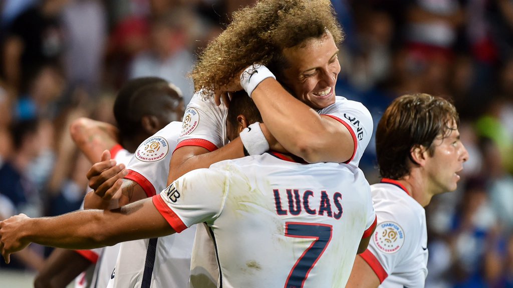 DavidLuiz_4's tweet photo. Quand est-ce que tu m'envoies ton autographe @LucasMoura7 ? Aka l'homme aux chevauchées fantastiques aha https://t.co/PbWtuH7qil