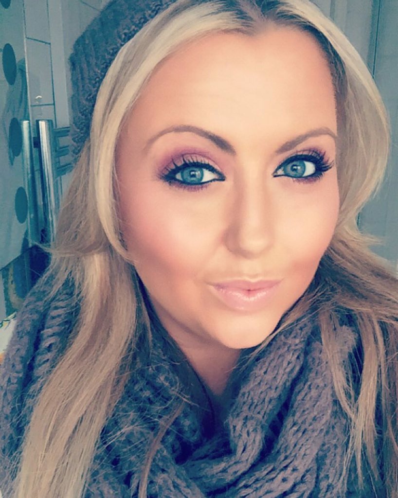 SportRawson's tweet photo. Hate being cold but love getting wrapped up! #hatsandscarves #macmakeup @MACcosmetics #readyfortheweather https://t.co/t7HJZn1D4f