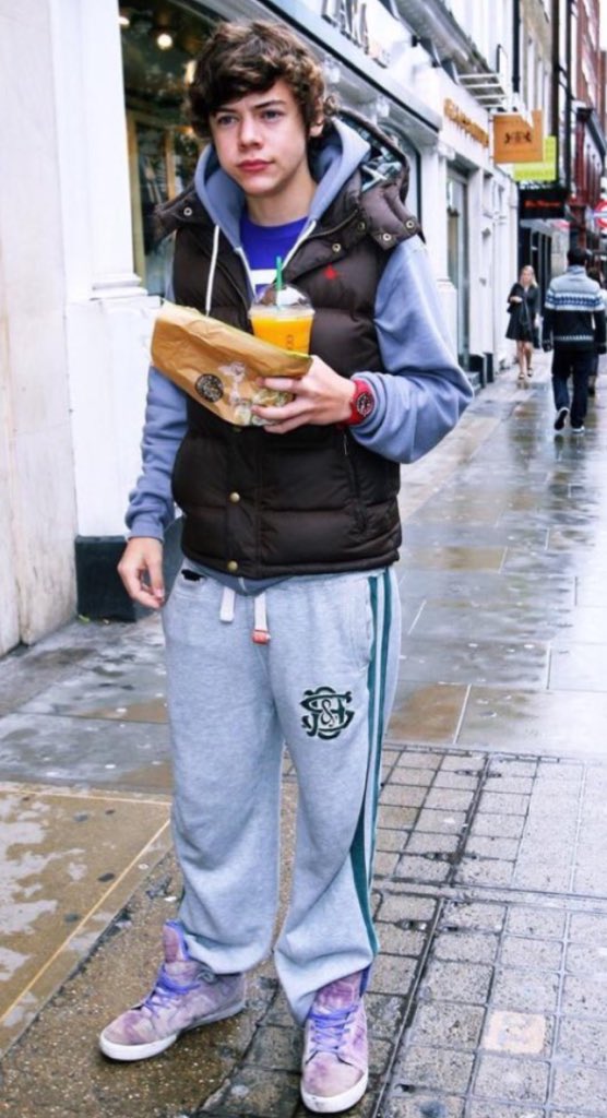 GossipMystic's tweet image. Harry il était swaggy askip mais bon on dirait une lesbienne ambulante @harrysrpghca &amp;lt;3