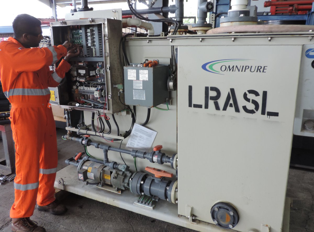 roscoprocom's tweet photo. A technician servicing and repairing an Omnipure unit. This unit will be sent back offshore when job is completed. https://t.co/urtfLLF9rA