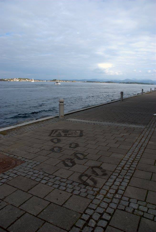 AddictArt1's tweet photo. ...and it will be wet for 52hours :)
#makingart #streetart #ecologicaladvertising #stavanger #norway #urbanart #art https://t.co/ExtD3sdl5Y