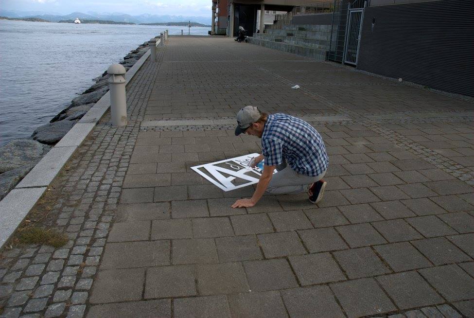 AddictArt1's tweet photo. ...and it will be wet for 52hours :)
#makingart #streetart #ecologicaladvertising #stavanger #norway #urbanart #art https://t.co/ExtD3sdl5Y