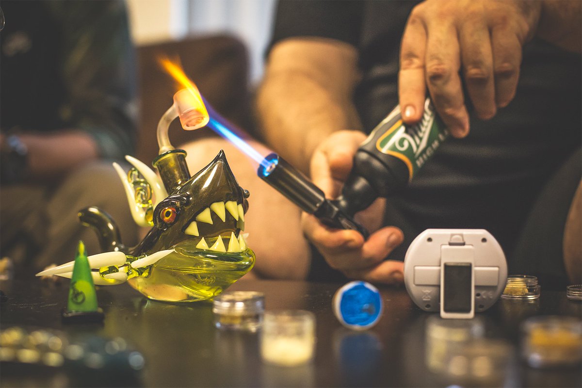 weedmaps's tweet photo. It's always a #dab party when @LivingExtracts stops by the #weedmapsHQ. RT if you love #headyglass! S/O to Niko Cray https://t.co/TkGdvWi1as