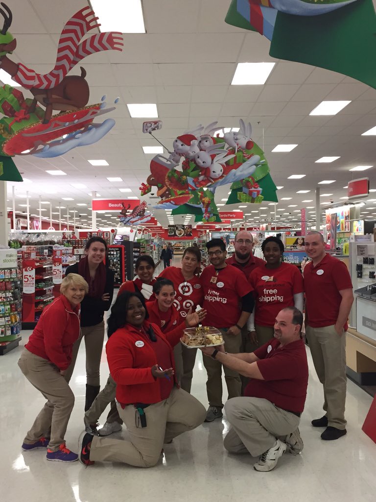 T2256 all smiles in prep 4 2mor! #isitThursdayyet #happyteam #YOUguysrock <a href="/CassandraTGT/">Cassandra</a> @neilstrongTGT <a href="/samshah21/">Samir Shah</a>