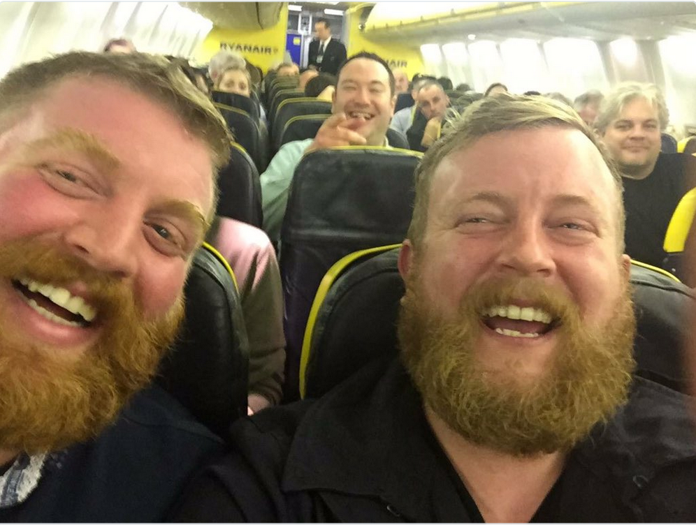 CG_Headquarters's tweet photo. Has anyone ever run into their doppelgander? https://t.co/XUtQyQvmJZ #smallworld #whatacoincidence #strangersmeet https://t.co/Ztz5nKX7Hs