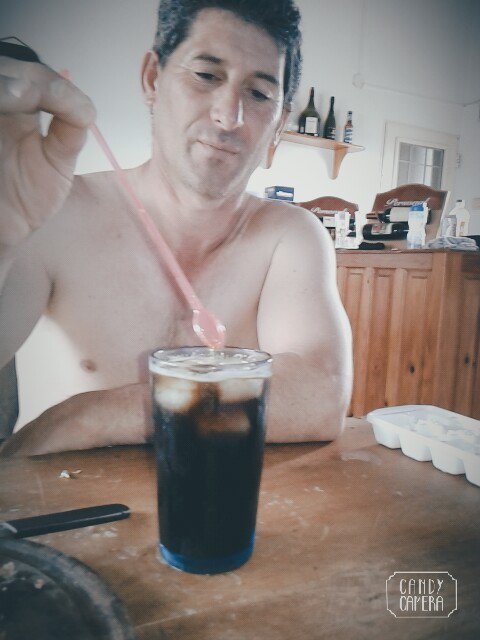 guada_iturralde's tweet photo. Se termino el amor 🎶 jajajajaja
#Fernet
#ConElTio https://t.co/OwoFk2eMQK